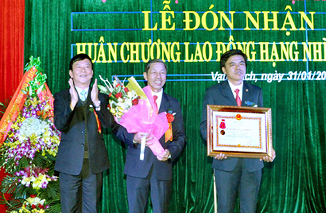 Năm 2015, Quỹ TDND xã Vạn Trạch được Chủ tịch nước tặng thưởng Huân chương Lao động hạng Nhì lần thứ hai.