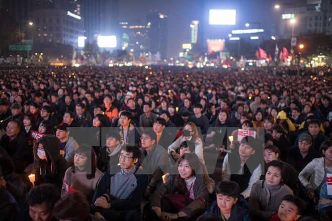 Quang cảnh một cuộc biểu tình đòi bà Park từ chức ở Hàn Quốc. (Ảnh: AFP/TTXVN)
