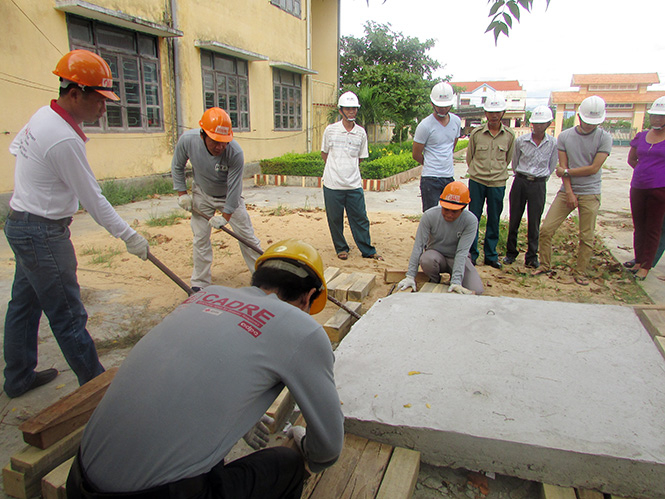  Tập huấn mô hình Trường học an toàn cho giáo viên các trường tiểu học.