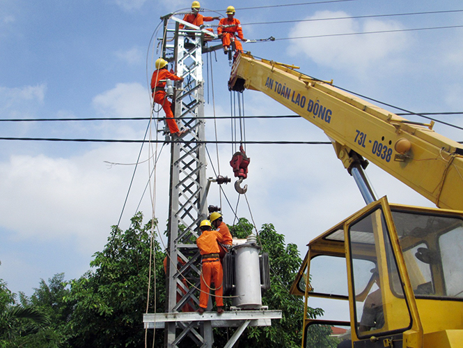 QBPC lắp đặt thêm trạm biến áp phục vụ Tết Đinh Dậu 2017