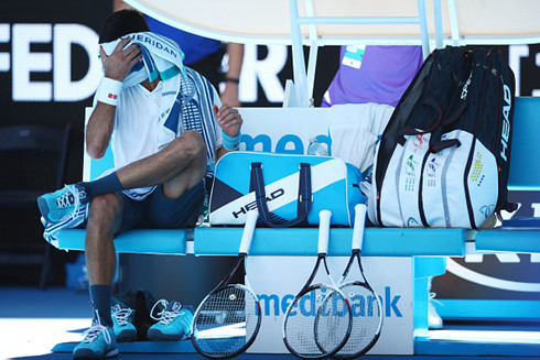 Djokovic đã phải chia tay Australian Open 2017 ngay từ vòng 2. (Ảnh: Getty).