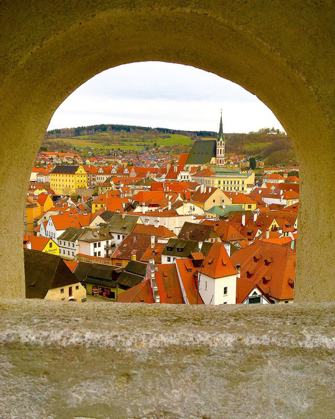 Những ngôi nhà ở thành phố Český Krumlov do Alexia Saigh (14 tuổi) chụp