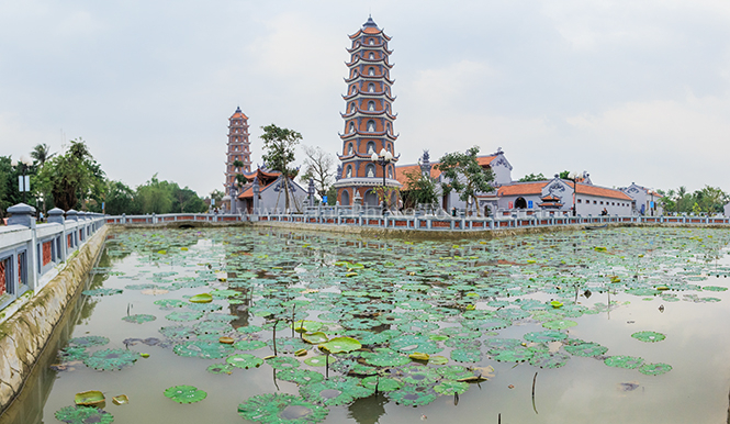  Chùa Hoằng Phúc, điểm du lịch tâm linh luôn thu hút đông đảo du khách trong những ngày đầu xuân.