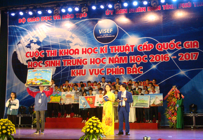 Các học sinh được vinh danh và trao thưởng tại cuộc thi Khoa học kỹ thuật cấp Quốc gia học sinh trung học năm học 2016-2017 khu vực phía Bắc.