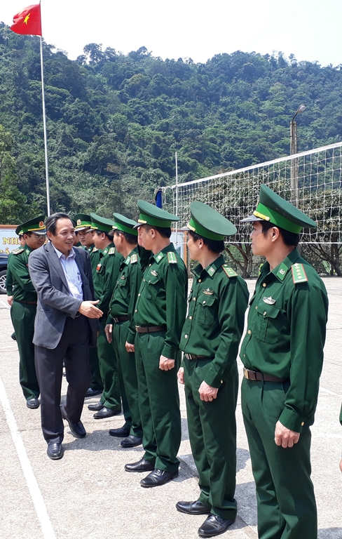 Đồng chí Hoàng Đăng Quang, Ủy viên Trung ương Đảng, Bí thư Tỉnh ủy, Chủ tịch HĐND thăm cán bộ, chiến sĩ Đồn biên phòng cửa khẩu quốc tế Cha Lo