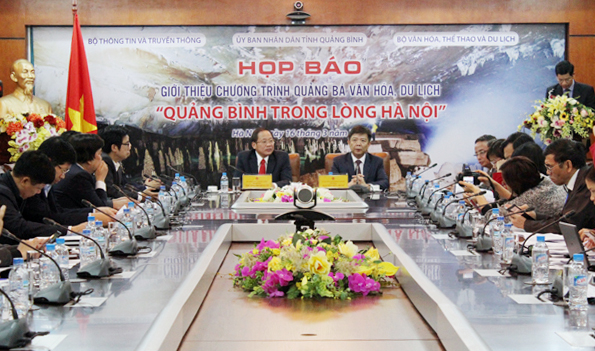 Toàn cảnh buổi họp báo.