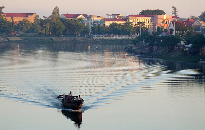 Ngược dòng Kiến Giang.  Ảnh: T.H