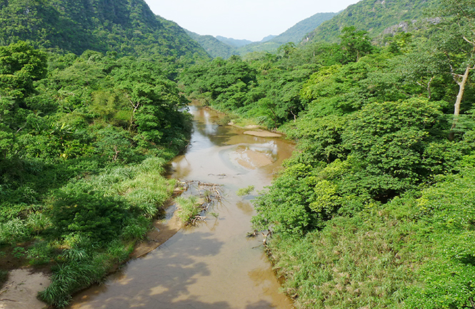  Cảnh đẹp hoang sơ của Vườn quốc gia Phong Nha - Kẻ Bàng luôn hấp dẫn các đoàn làm phim quốc tế.   Ảnh: T.H