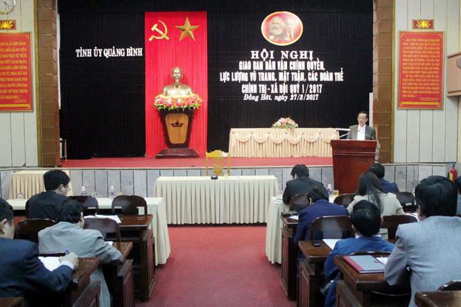  Đông chí Trần Công Thuật, Phó Bí thư Thường trực Tỉnh ủy, Trưởng đoàn đại biểu quốc hội tỉnh phát biểu kết luận tại hội nghị