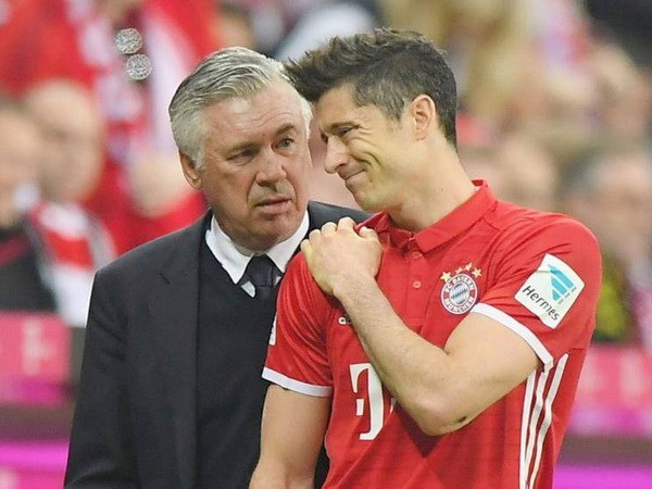 Carlo Ancelotti vẫn chưa quyết định có nên tung Lewandowski ra sân hay không. (Nguồn: Witters)