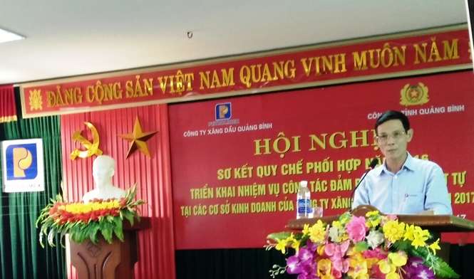 Lãnh đạo Công ty xăng dầu ghi nhận những thành quả đạt được trong công tác An ninh trật tự.