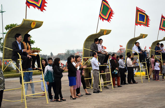 Người tham gia chơi tại các chòi