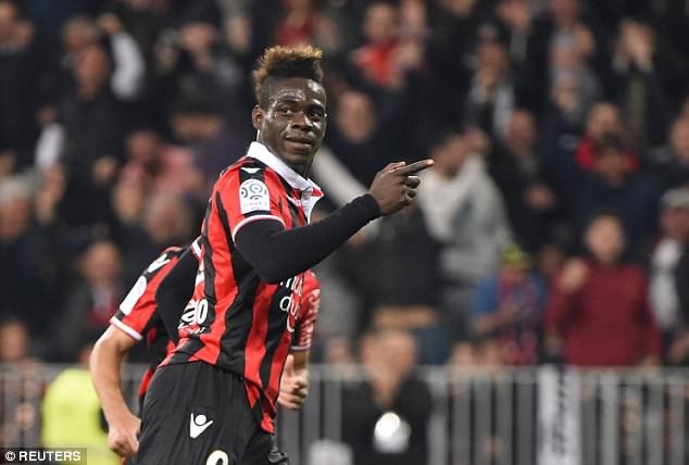 Balotelli mở đầu cho chiến thắng của Nice trước PSG. (Nguồn: Reuters)