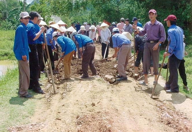 Với sự vào cuộc mạnh mẽ của Mặt trận các cấp phong trào xây dựng nông thôn mới ở Quảng Ninh đã thu hút đông đảo nhân dân tham gia.