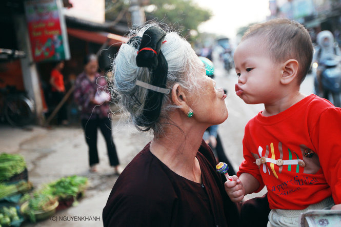 Bà cháu -Nguyễn Khánh