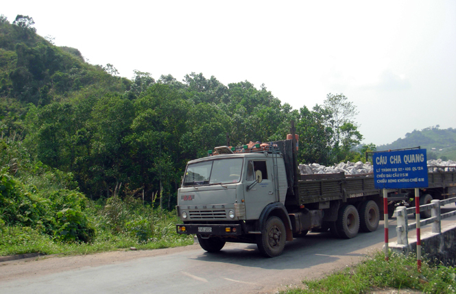 Tuyến Quốc lộ 12A lên Cửa khẩu quốc tế Cha Lo (xã Dân Hóa, huyện Minh Hóa).