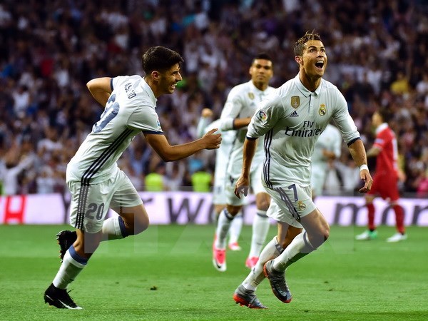 Cristiano Ronaldo trong trận gặp CLB Sevilla FC tại sân vận động Santiago Bernabeu ở Madrid. (Nguồn: AFP/TTXVN)