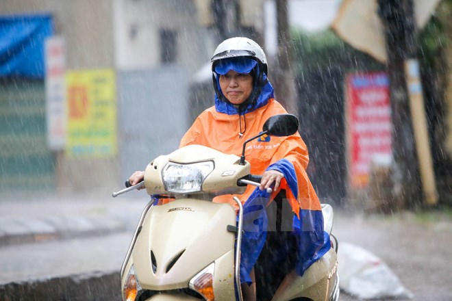 Trung tâm Dự báo Khí tượng Thủy văn Trung ương cho biết sáng nay (24-5), do vùng mây đối lưu phát triển nên gây mưa cho trung tâm thành phố Hà Nội và các quận huyện thuộc khu vực Thanh Oai, Chương Mỹ, Thanh Trì, Hà Đông.