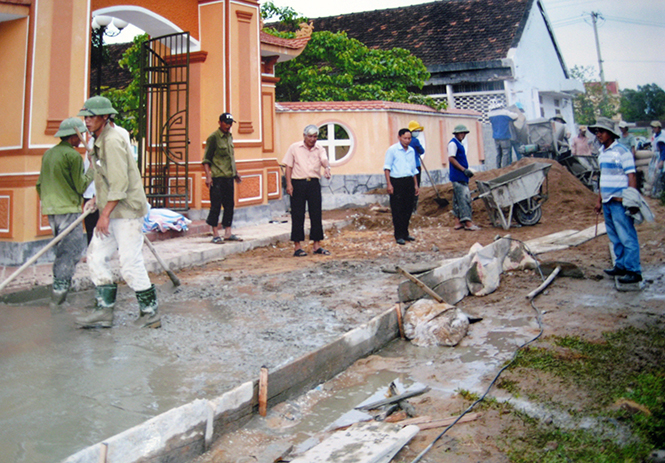 Phong trào xây dựng nông thôn mới luôn được các hội viên CCB xã Đại Trạch tích cực hưởng ứng.