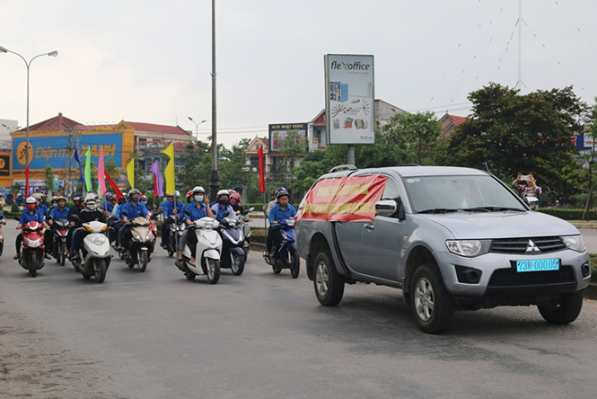 Đoàn Thanh niên Sở Y tế tham gia diễu hành hưởng ứng Ngày Thế giới không thuốc lá 31-5 và Tuần lễ Quốc gia không khói thuốc.