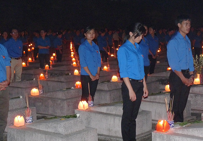 Tri ân tưởng nhớ công ơn các Anh hùng liệt sĩ là hoạt động thường xuyên của tuổi trẻ Quảng Bình. Ảnh: T.H