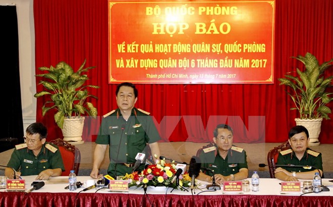 Trung tướng Nguyễn Trọng Nghĩa phát biểu tại buổi họp báo. (Ảnh: Thế Anh/TTXVN)