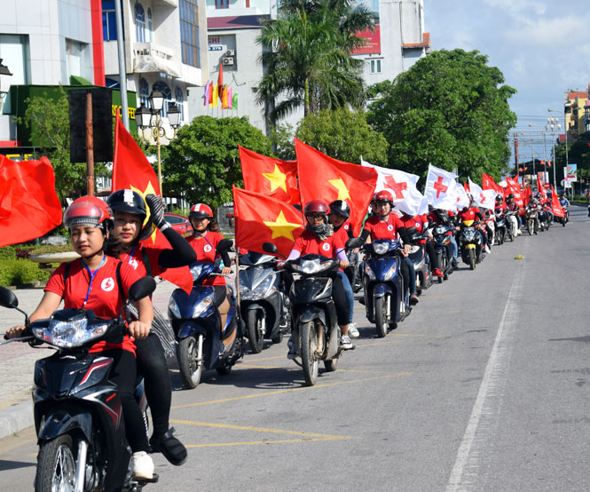 Diễu hành tuyên truyền trên các tuyến phố.