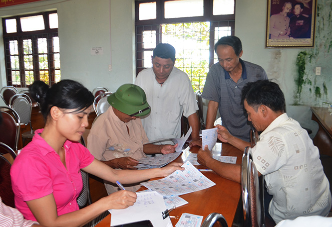  Rà soát, làm thủ tục bàn giao thẻ BHYT cho người dân bị thiệt hại do sự cố môi trường biển.