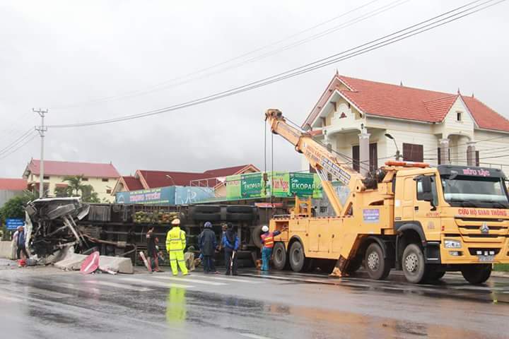 Hiện trường vụ tai nạn tại đoạn đi qua thôn Phúc Tự Đông, xã Đại Trạch, huyện Bố Trạch