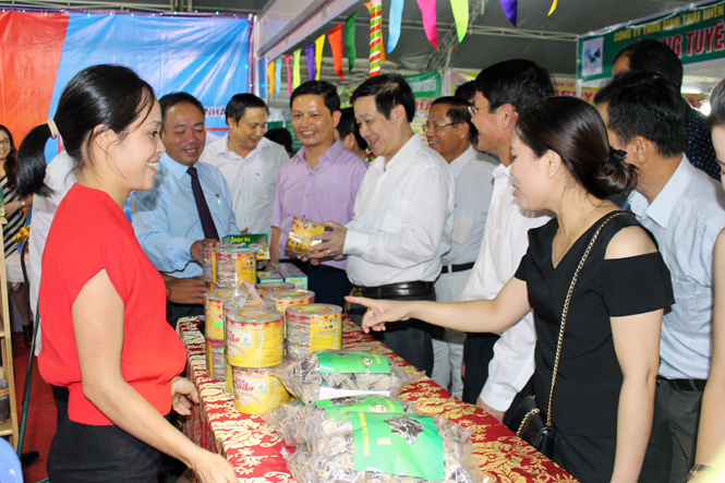 Các sản phẩm tại gian hàng của tĩnh Hà Tĩnh.