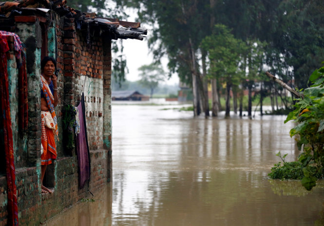  Mưa lớn tại Nepal trong nhiều ngày khiến nhiều khu vực bị cô lập - Ảnh: REUTERS