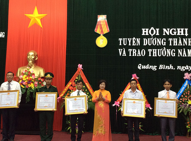 Công tác tuyên dương, khen thưởng cho các điển hình tiên tiến luôn được tỉnh ta chú trọng.