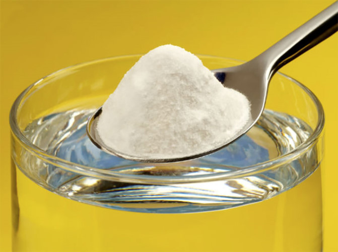 Baking Soda: Đây là một trong những cách tự nhiên để kiềm hóa cơ thể. Thêm một thìa soda baking vào một cốc nước và uống vào buổi sáng. Baking Soda là một thành phần có thể ngay lập tức kiềm hóa hệ thống của bạn. Tuy nhiên, đừng quá lạm dụng nó.