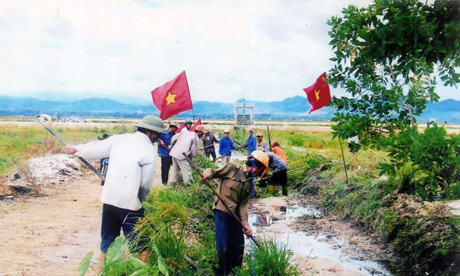 Hội CCB xã Gia Ninh tham gia xây dựng nông thôn mới.