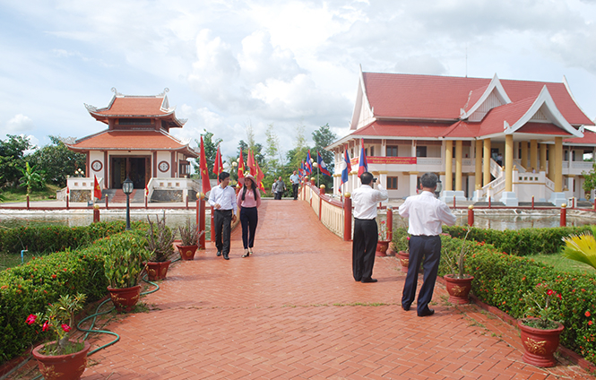 Nhà lưu niệm Chủ tịch Hồ Chí Minh tại tỉnh Khăm Muộn.