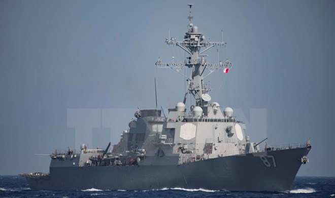 Tàu khu trục USS Mason (DDG 87) có tên lửa dẫn đường của hải quân Mỹ. Ảnh minh họa. (Nguồn: EPA/TTXVN)