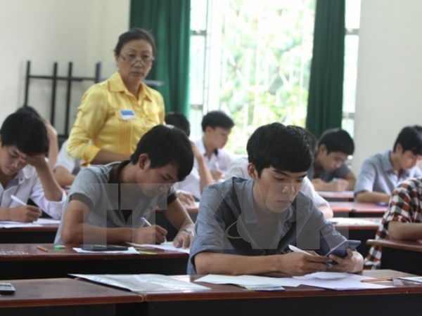  Thí sinh dự thi vào trường Đại học Ngoại thương. (Ảnh: TTXVN)