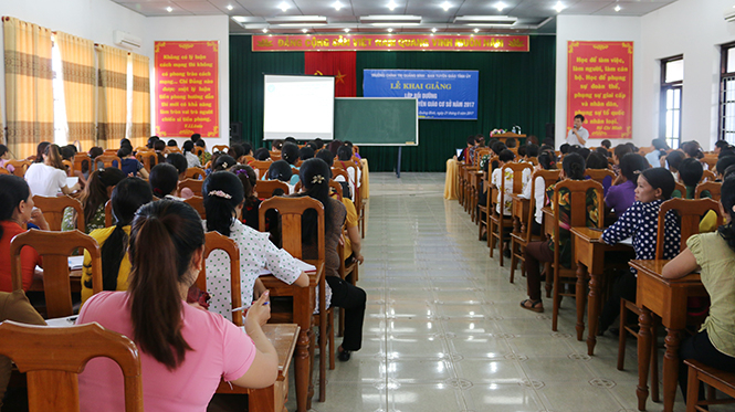 Hội nghị tập huấn tuyên truyền thực hiện chính sách, pháp luật về BHXH, BHYT cho cán bộ Hội Phụ nữ cấp cơ sở.