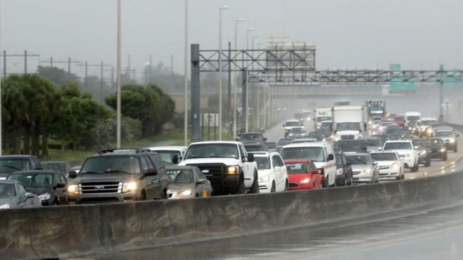 Dòng xe sơ tán khỏi vùng có khả năng bị ảnh hưởng bởi siêu bão Irma ở Florida. (Nguồn: foxnews.com)