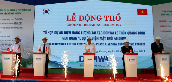     Nhà máy điện mặt trời 49,5 MWp, thuộc tổ hợp Dự án Điện năng lượng tái tạo Dohwa Lệ Thuỷ được khởi công trong năm 2017