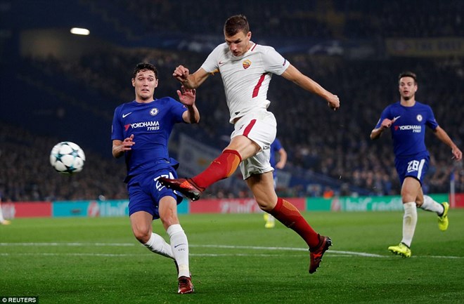 Dzeko lập cú đúp giúp Roma hòa Chelsea. (Nguồn: Reuters)