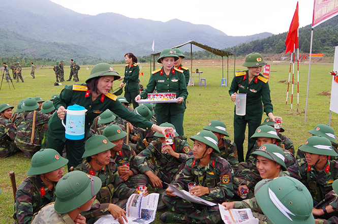 Hoạt động “Bát nước thao trường” được chị em tổ chức tháng 3-2017.