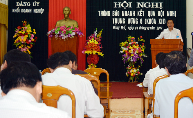 Lãnh đạo Đảng ủy Khối Doanh nghiệp thông báo nhanh kết quả Hội nghị Trung ương 6 (khóa XII) cho đội  ngũ cán bộ cốt cán. 