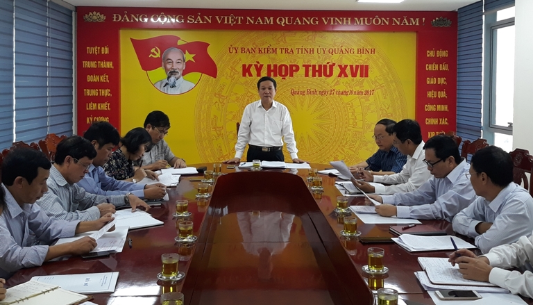 Đồng chí Đinh Công Hải, Ủy viên Ban Thường vụ Tỉnh ủy, Chủ nhiệm Ủy ban Kiểm tra Tỉnh ủy phát biểu kết luận tại kỳ họp