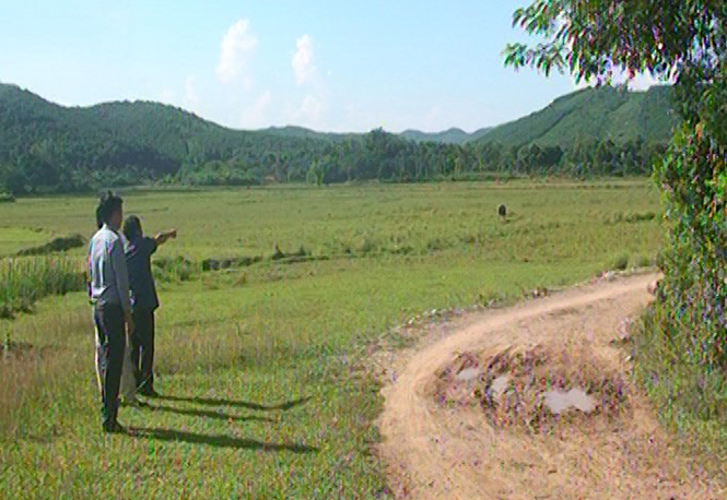 Tuyến đường liên thôn ở Hà Thôn, xã Cự Nẫm mới chỉ bê tông được 2km, còn lại 3km đang cần được bê tông hóa.