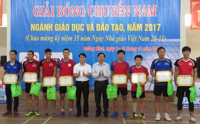 Các cầu thủ xuất sắc nhất giải Bóng chuyền nam ngành Giáo dục-Đào tạo năm 2017.