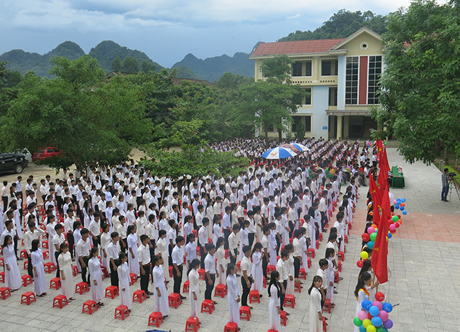 Trường THCS và THPT Hóa Tiến trong ngày khai giảng năm học 2017-2018.