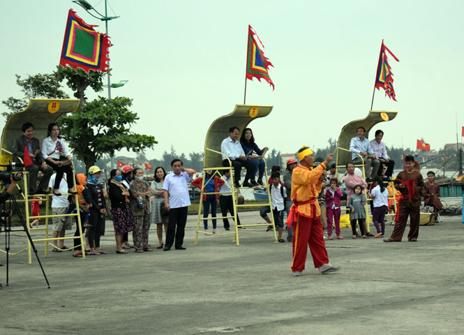 Biều diễn bài chòi tại Tuần Văn hóa- Du lịch Đồng Hới năm 2017 (Ảnh: Báo Quảng Bình)