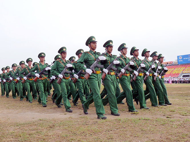  Người lính trên thao trường. Ảnh: HÀNH TIẾN