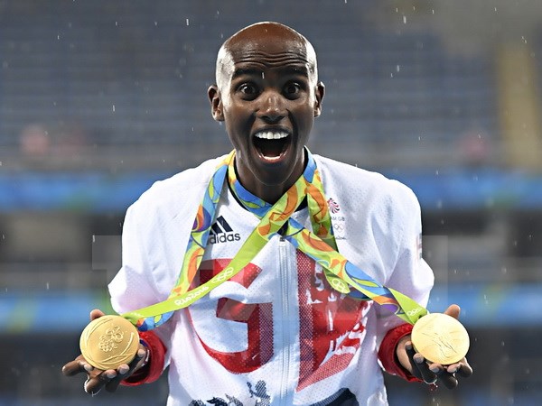 Vận động viên Mo Farah sau khi nhận Huy chương Vàng cự li chạy 5.000m nam tại Olympic Rio de Janeiro 2016. (Nguồn: AFP/TTXVN)